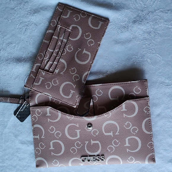 GUESS Caspian Natural Monogram Zip Clutch Case NWT - Picture 3 of 10